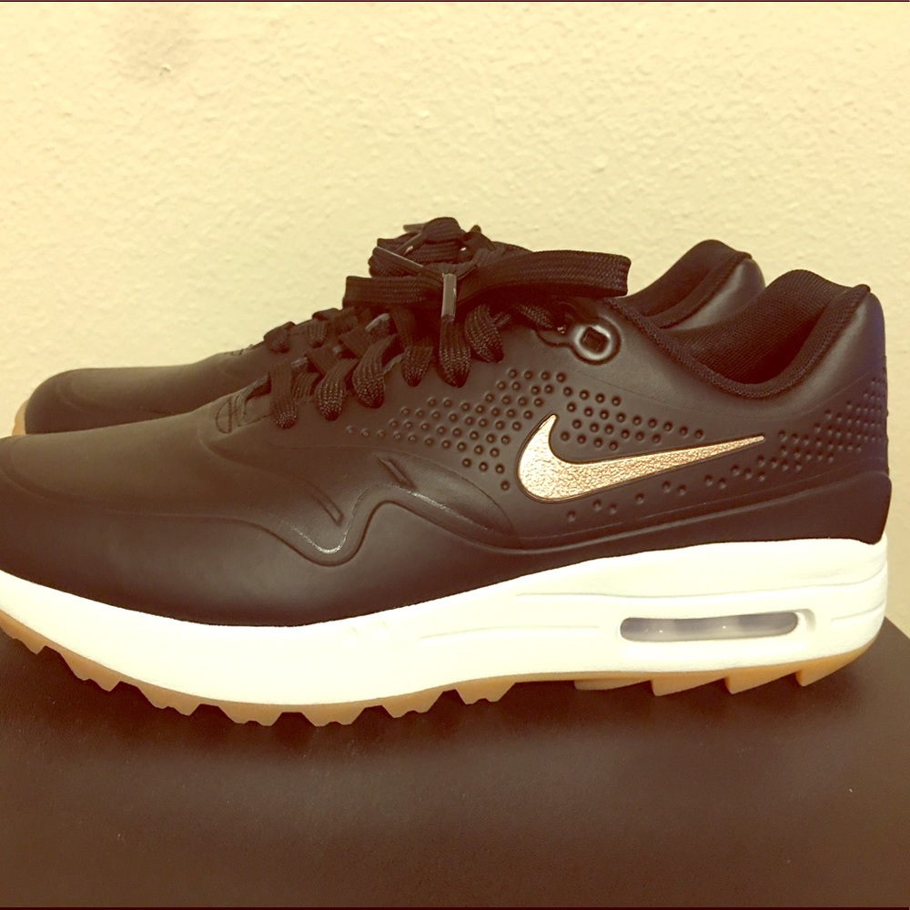 Women’s Nike Air Max 1G golf shoes